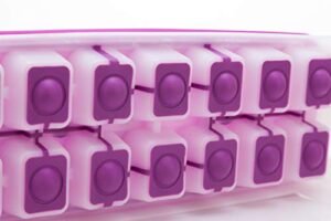 Signoraware Ice Cube tray with TPE Easy Release base with removable lid, 14 Cubes, BPA free, Blue - Image 2